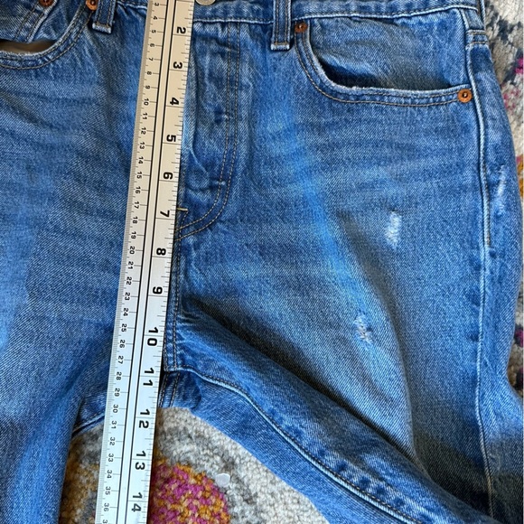 Red Line Selvedge Levi’s Icon Distressed Wedgie Fit Jean - Picture 15 of 16